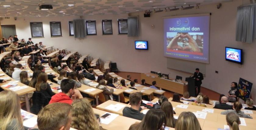 Vpis na fakultete: Prvi prijavni rok je podaljšan zaradi izrednih razmer